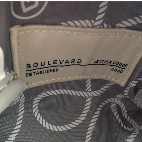 NWT "L" monogram Carryall Pouf Cosmetic case - Picture 6 of 7